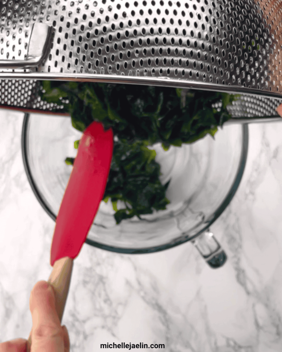 Pouring prepared wakame into a medium bowl