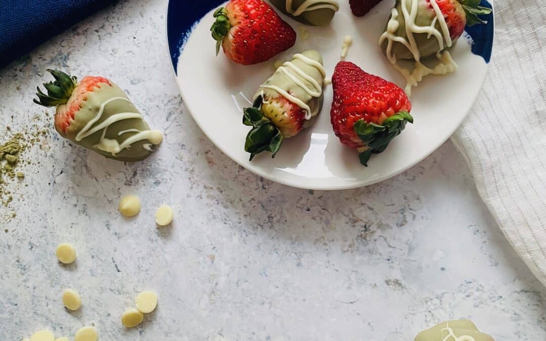 Matcha Covered Strawberry (Video)